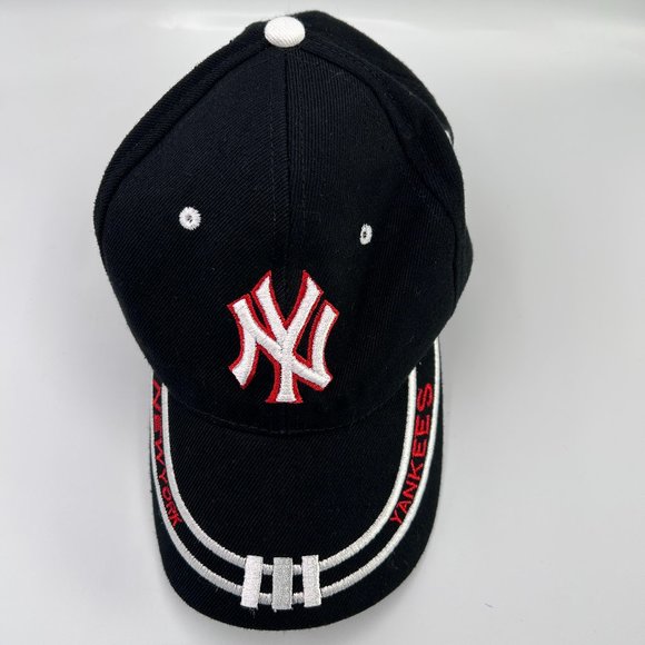 New York Yankee Baseball Cap Adjustable Strap Logo Black White Red Hat - Picture 2 of 8